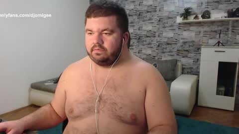 Snapshot of yugogee chatting on 10/30/25, 10:43 Yugo - online show from 10/30/25, 10:43