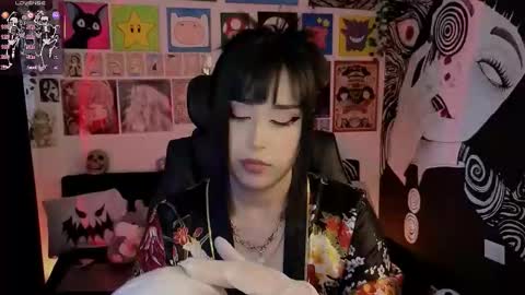    rawr   Anne Independent model      online show from 10/28/25, 08:22