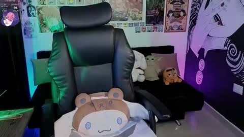    rawr   Anne Independent model      online show from 01/16/26, 10:58