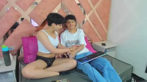 Snapshot of yui_and_rin_ chatting on 11/28/25, 02:14 Yui Rin online show from 11/28/25, 02:14