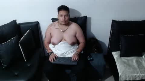 Snapshot of yulandval chatting on 11/09/25, 01:48 yul and val couple online show from 11/09/25, 01:48