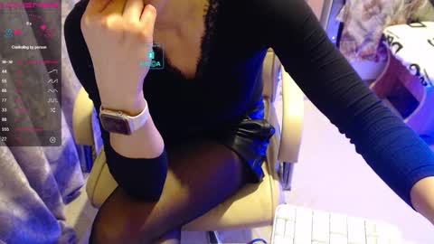 Snapshot of yuli_ya chatting on 12/24/24, 07:00 Sweet Pussy online show from 12/24/24, 07:00