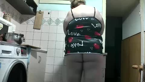 Snapshot of yulia1979 chatting on 11/14/25, 03:33 Yula online show from 11/14/25, 03:33