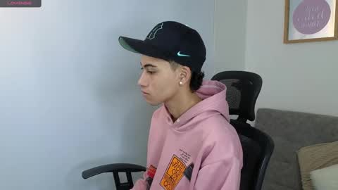 yulian_vasquez online show from 09/25/25, 12:09