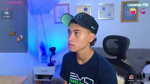 yulian_vasquez online show from 11/18/25, 03:16