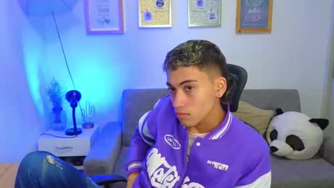 yulian_vasquez online show from 11/27/25, 12:18