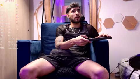 Snapshot of yulianpereira25 chatting on 02/27/25, 01:16 yulian 2811 online show from 02/27/25, 01:16