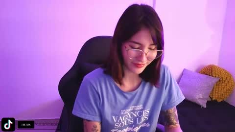 Yulienne online show from 11/19/25, 02:44