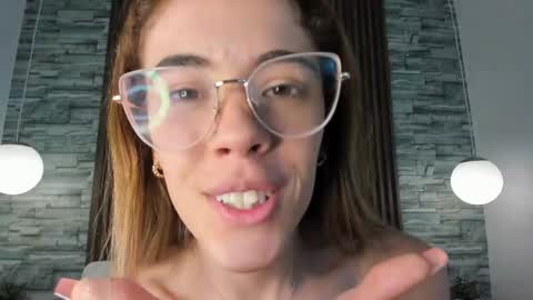 Snapshot of yulievans chatting on 01/23/25, 10:22 yulievans online show from 01/23/25, 10:22