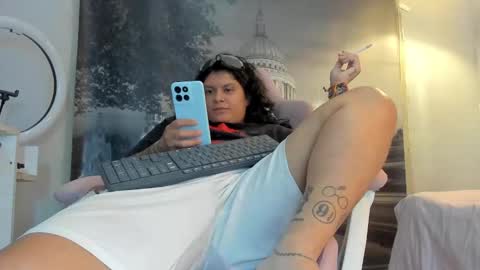 Snowflake online show from 10/10/25, 06:51