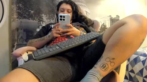 Snowflake online show from 10/14/25, 04:08