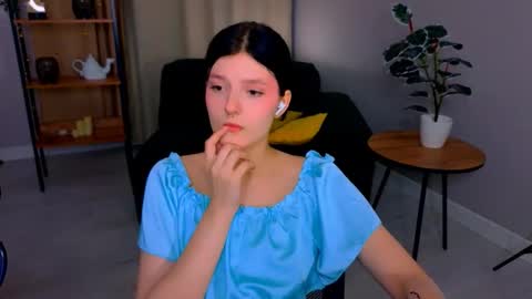 Yumi online show from 03/19/26, 01:59