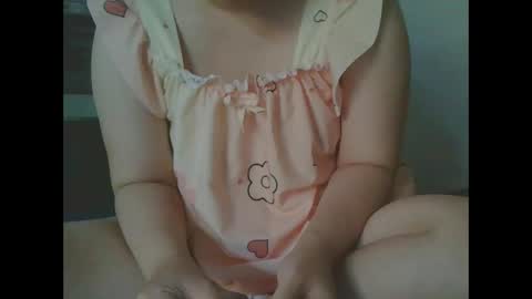 yumi123_ online show from 11/14/25, 12:42