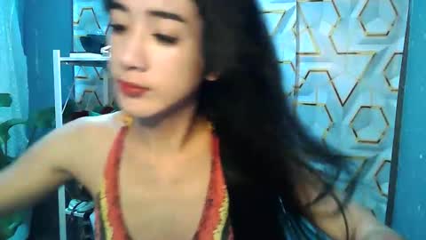 yumi_18 online show from 11/29/25, 06:00