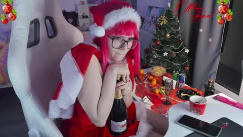 Yumi 3 online show from 12/31/24, 10:45