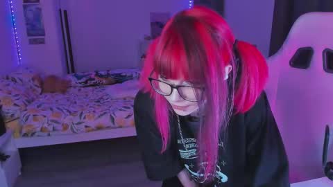 Yumi 3 online show from 09/17/25, 05:25