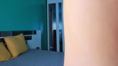 Yumi online show from 12/17/25, 05:57