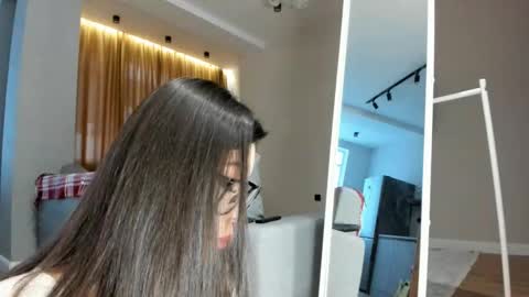 Snapshot of yummi_kim chatting on 12/07/24, 04:09 Yumi online show from 12/07/24, 04:09