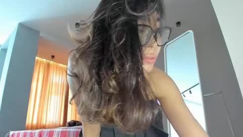 Snapshot of yummi_kim chatting on 12/10/24, 07:05 Yumi online show from 12/10/24, 07:05