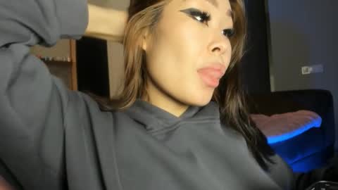 Snapshot of yummi_kim chatting on 02/27/25, 09:54 Yumi online show from 02/27/25, 09:54
