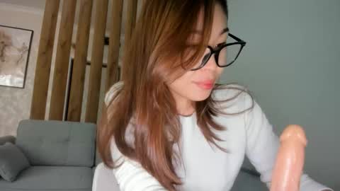 Snapshot of yummi_kim chatting on 10/01/25, 06:19 Yumi online show from 10/01/25, 06:19