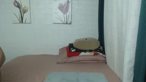 Snapshot of yummy_chesca chatting on 02/06/25, 12:00 yummy chesca online show from 02/06/25, 12:00