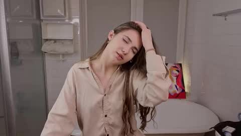 Snapshot of yummyemiily chatting on 02/17/26, 04:13 Emily online show from 02/17/26, 04:13