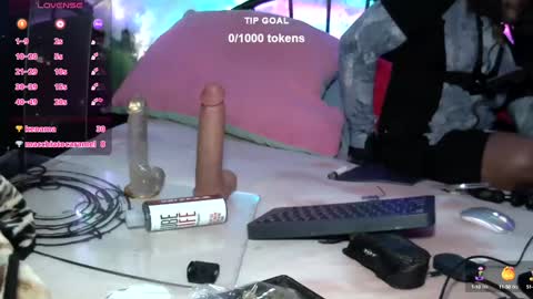 Snapshot of yungbbcbro chatting on 01/07/25, 08:13 Octavian online show from 01/07/25, 08:13