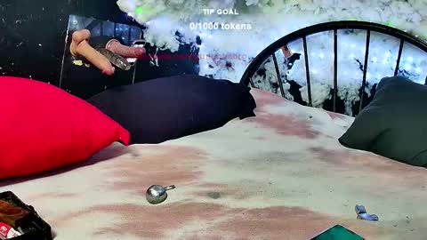 Snapshot of yungbbcbro chatting on 02/10/25, 10:42 Octavian online show from 02/10/25, 10:42