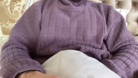 Snapshot of yungbull06 chatting on 12/01/24, 04:29 Yung Bull online show from 12/01/24, 04:29