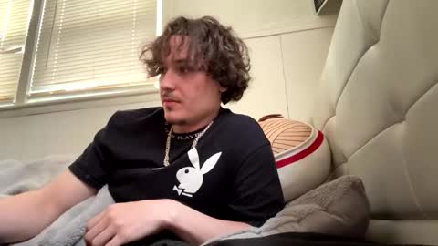 yungstudbev online show from 04/12/26, 06:46