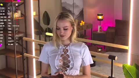 Snapshot of yungtessa chatting on 07/02/26, 06:25 Tessa online show from 07/02/26, 06:25