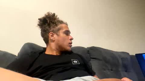 Snapshot of yungxxhung chatting on 11/16/25, 12:38 yungxxhung online show from 11/16/25, 12:38