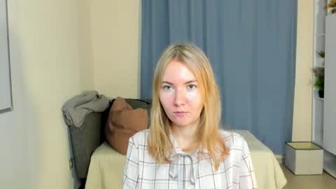 Snapshot of yuricazel chatting on 11/14/25, 07:40 Alesia online show from 11/14/25, 07:40