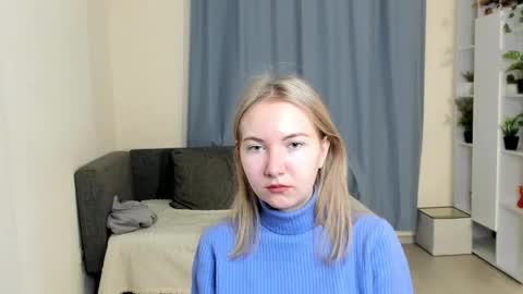 Snapshot of yuricazel chatting on 11/19/25, 07:19 Alesia online show from 11/19/25, 07:19