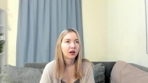 Snapshot of yuricazel chatting on 12/15/25, 08:18 Alesia online show from 12/15/25, 08:18