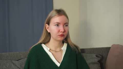 Snapshot of yuricazel chatting on 12/22/25, 08:55 Alesia online show from 12/22/25, 08:55