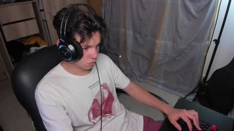 yurii_moody online show from 12/06/24, 02:02