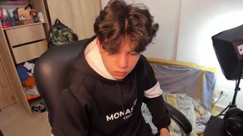 yurii_moody online show from 10/08/25, 06:38