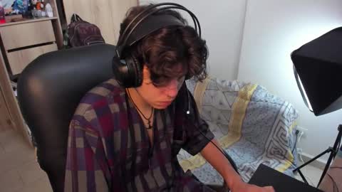 yurii_moody online show from 11/05/25, 07:14