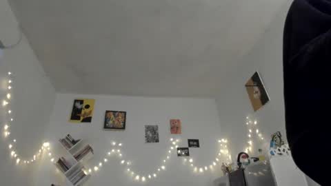 Snapshot of yury_sun chatting on 12/01/24, 06:30 paola online show from 12/01/24, 06:30
