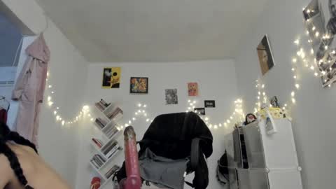 Snapshot of yury_sun chatting on 12/10/24, 08:05 paola online show from 12/10/24, 08:05