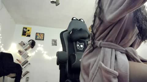 Snapshot of yury_sun chatting on 01/12/25, 10:33 paola online show from 01/12/25, 10:33