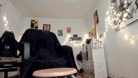 Snapshot of yury_sun chatting on 02/02/25, 11:00 paola online show from 02/02/25, 11:00