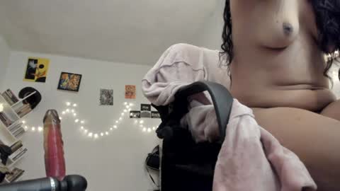 Snapshot of yury_sun chatting on 02/03/25, 02:03 paola online show from 02/03/25, 02:03