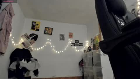 Snapshot of yury_sun chatting on 02/16/25, 11:48 paola online show from 02/16/25, 11:48