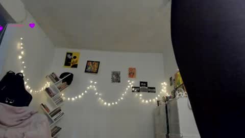 Snapshot of yury_sun chatting on 02/27/25, 10:31 paola online show from 02/27/25, 10:31