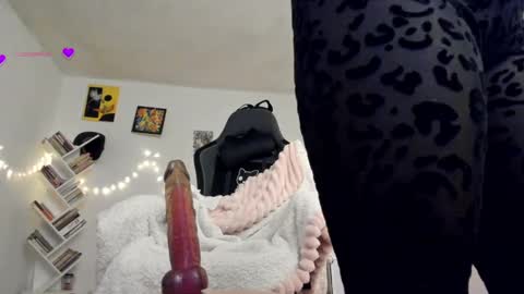 Snapshot of yury_sun chatting on 03/01/25, 11:04 paola online show from 03/01/25, 11:04