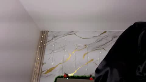 Snapshot of yutori_ chatting on 12/21/25, 05:03 Yutori online show from 12/21/25, 05:03