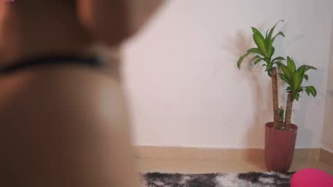 Yuyi Cam online show from 11/25/25, 03:28